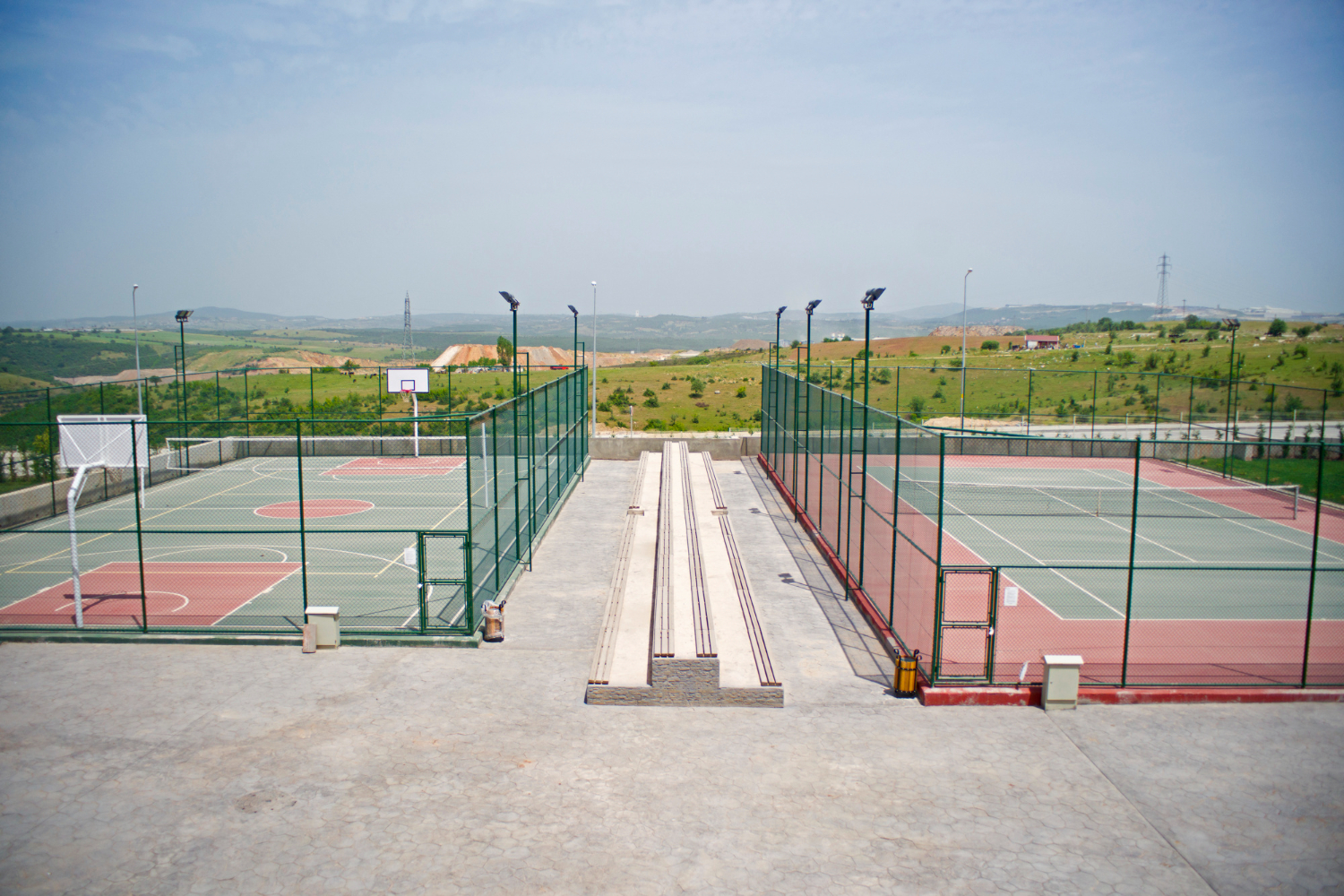 Pistas de pickleball para clubes, comunidades y hoteles